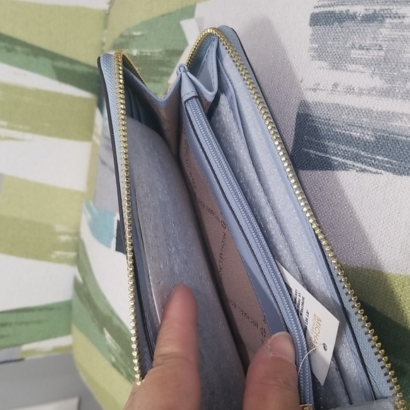 Michael Kors Jet Set Travel L Zip Wallet In Pale Blue(Saffiano Leather) - Picture 8 of 9